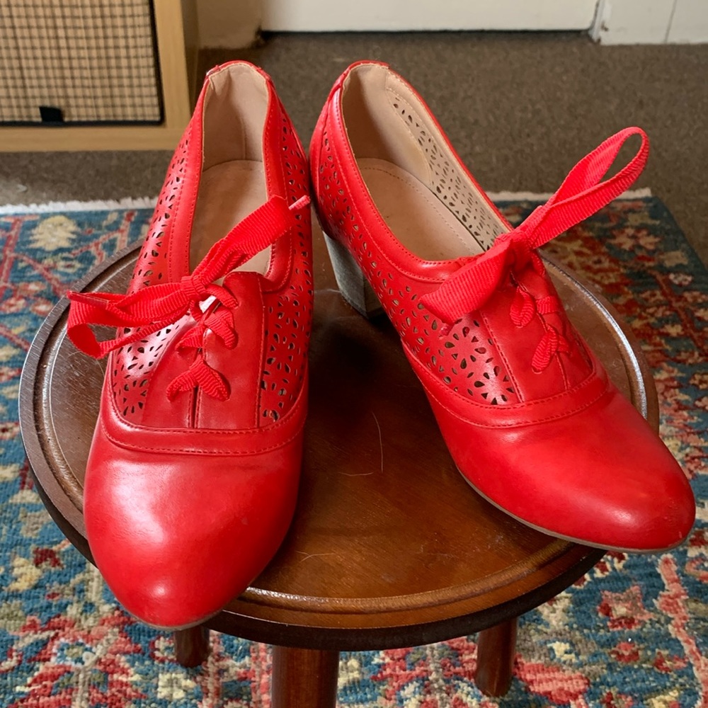 Cute Red Oxford Pumps